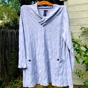 🍀Beautiful Focus soft gray tunic.